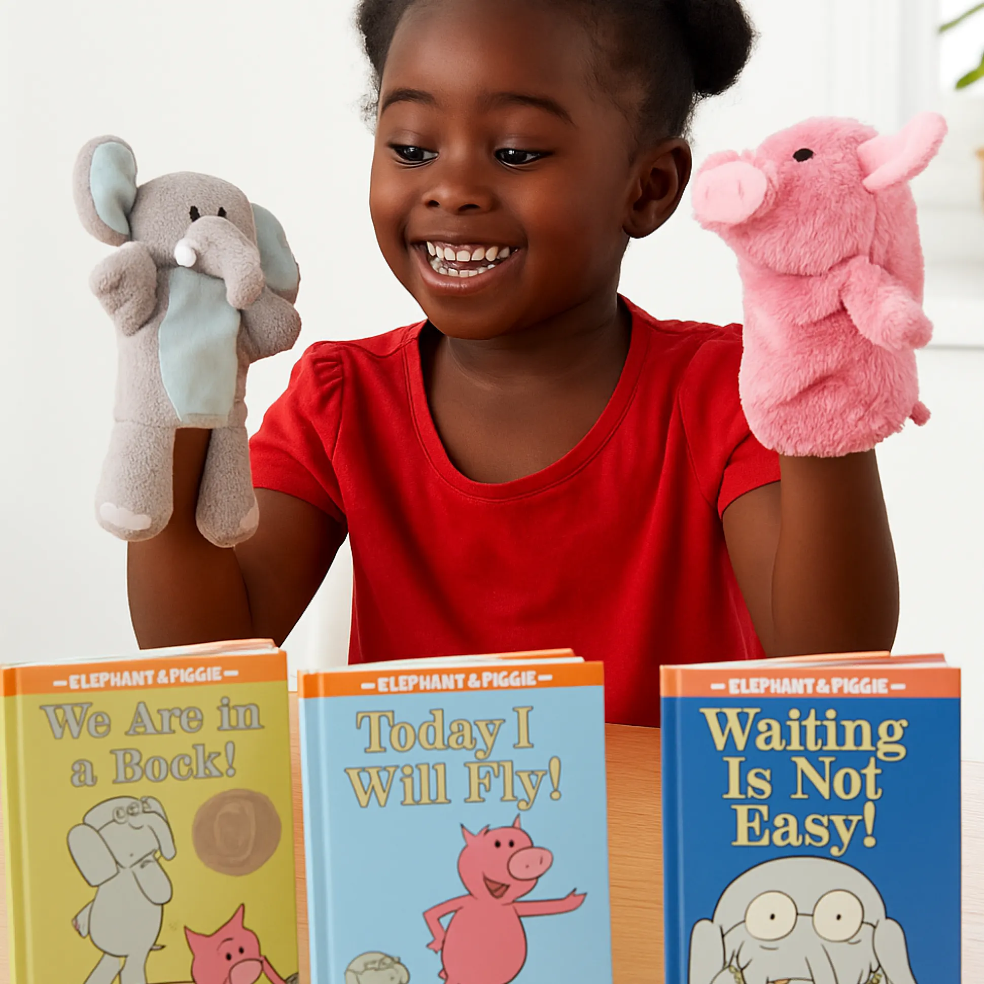 Elephant and Piggie Props & Book Set* - 3 books, 2 puppets