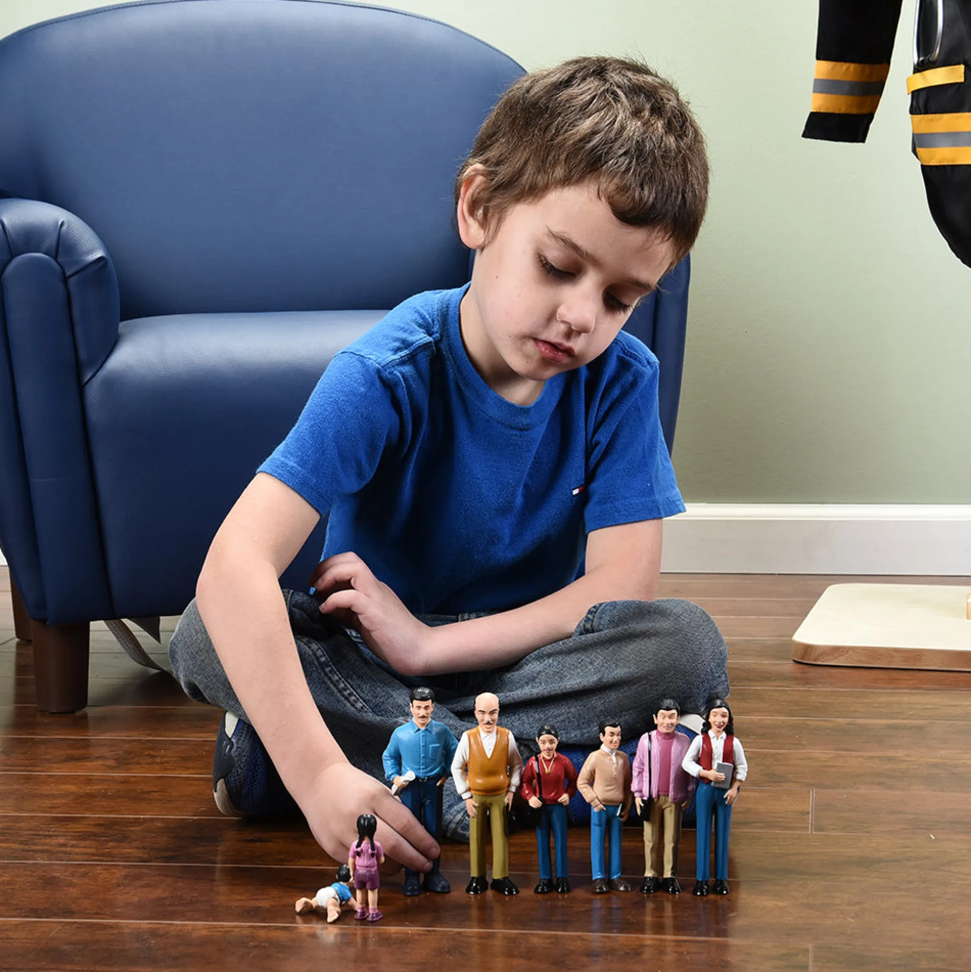 Hispanic Pretend Play Vinyl Family Figurines | 8 Piece Set