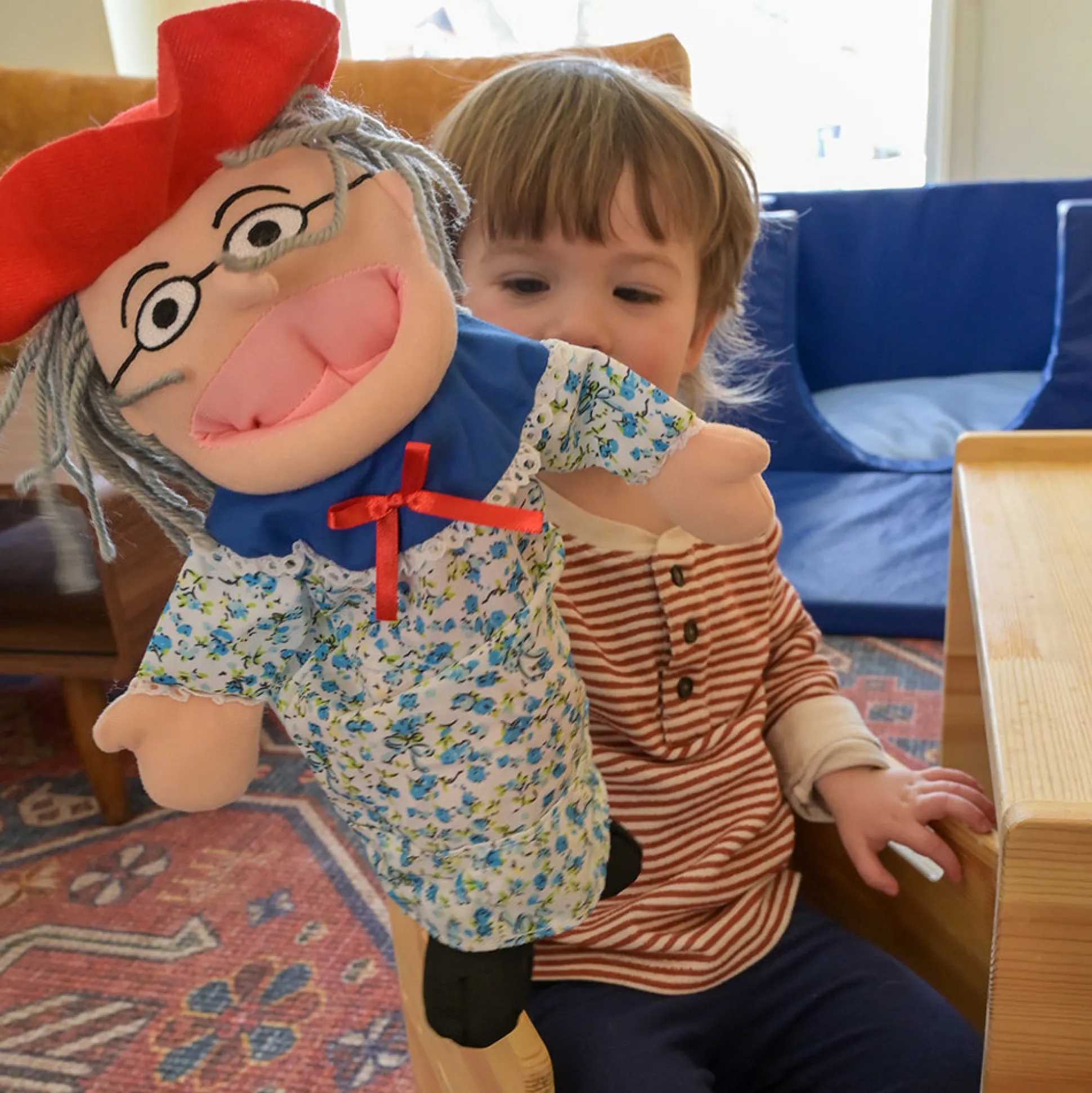 There Was an Old Lady Storytelling Puppet & Book Set | 8-Piece Doll and Finger Puppet Kit*