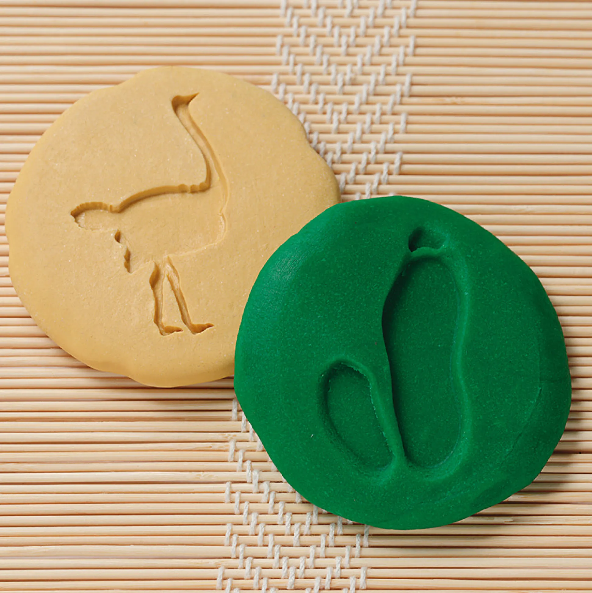 Yellow Door® Let's Investigate Safari Footprints Double-Sided Animal Stones
